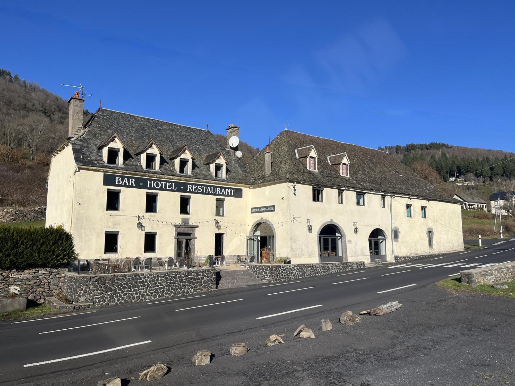 Gite-Auberge Du Pont De Lanau Neuvéglise Dış mekan fotoğraf